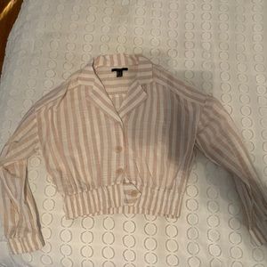 Semi cropped collared top